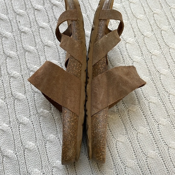 Women’s sz 8 Yokono leather sandals. Between the tow open heel buckle tan Spain - Picture 9 of 11